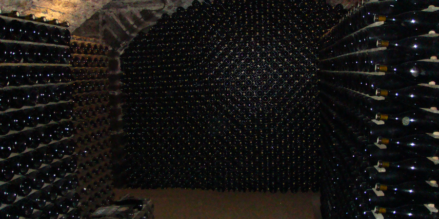 Burgundy_wine_aging_in_wine_cave.jpg