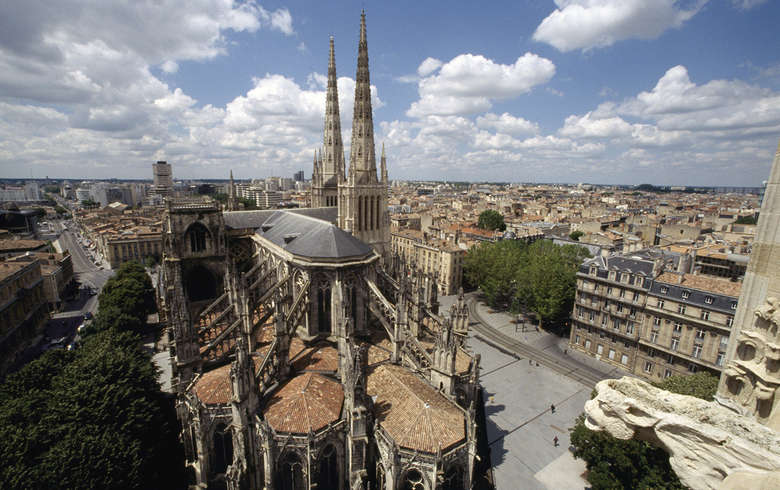 Cathedrale-Tour-Pey-Berland_format_780x490.jpg